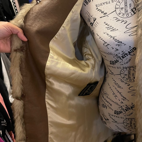 FAUX FUR COAT-Country Pacer. Imported from France - Picture 6 of 9